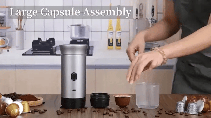 Smart coffee extraction portable espresso maker showing heating and brewing process with precision